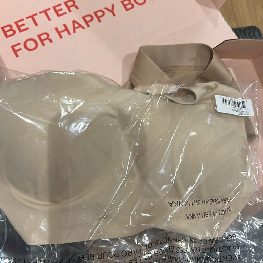 NWT Thirdlove smoothing scoop wireless bra, Small, Light Taupe

New with tag.